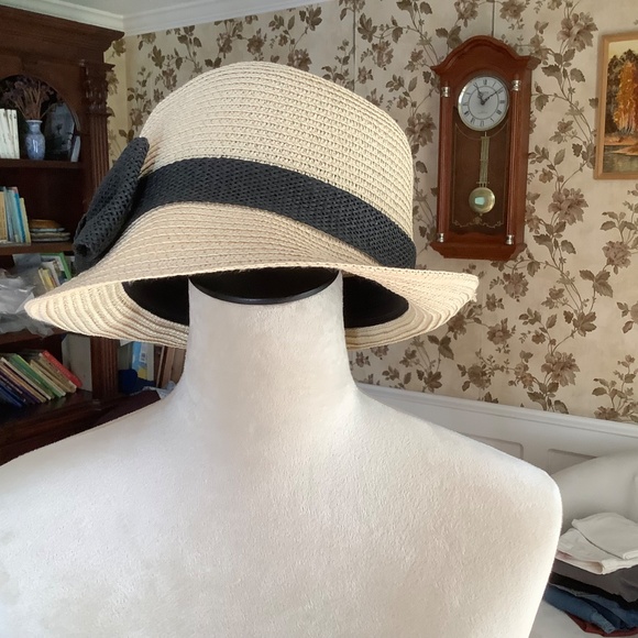 NWT Talbots Hat Beige with Black Trim and Bow One Size - Picture 2 of 6